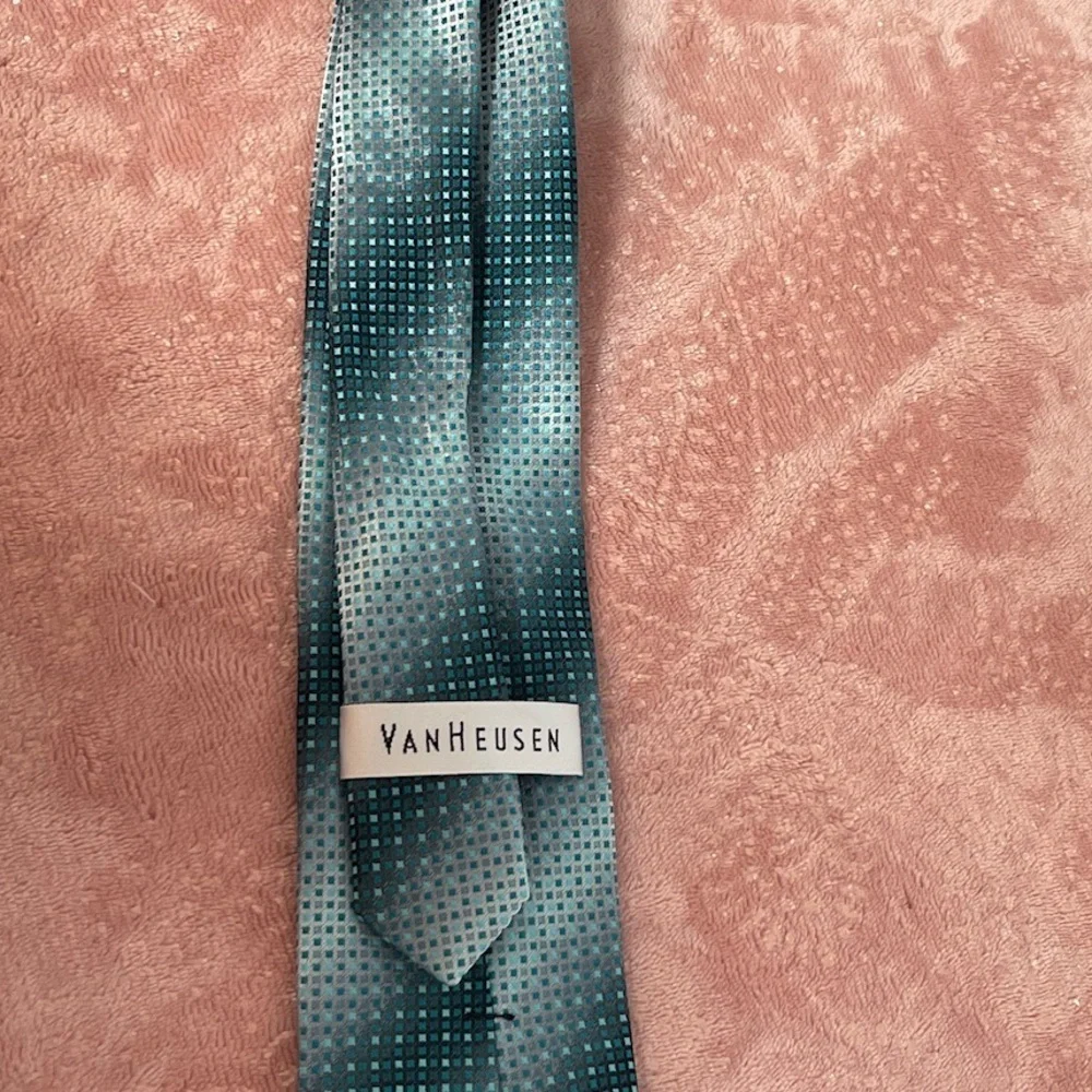 Van Heusen Black and Gray Patterned Tie
